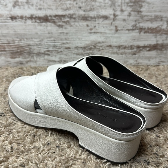 By Far Iggy Mules cross-front platform sandals in white leather - Picture 6 of 11